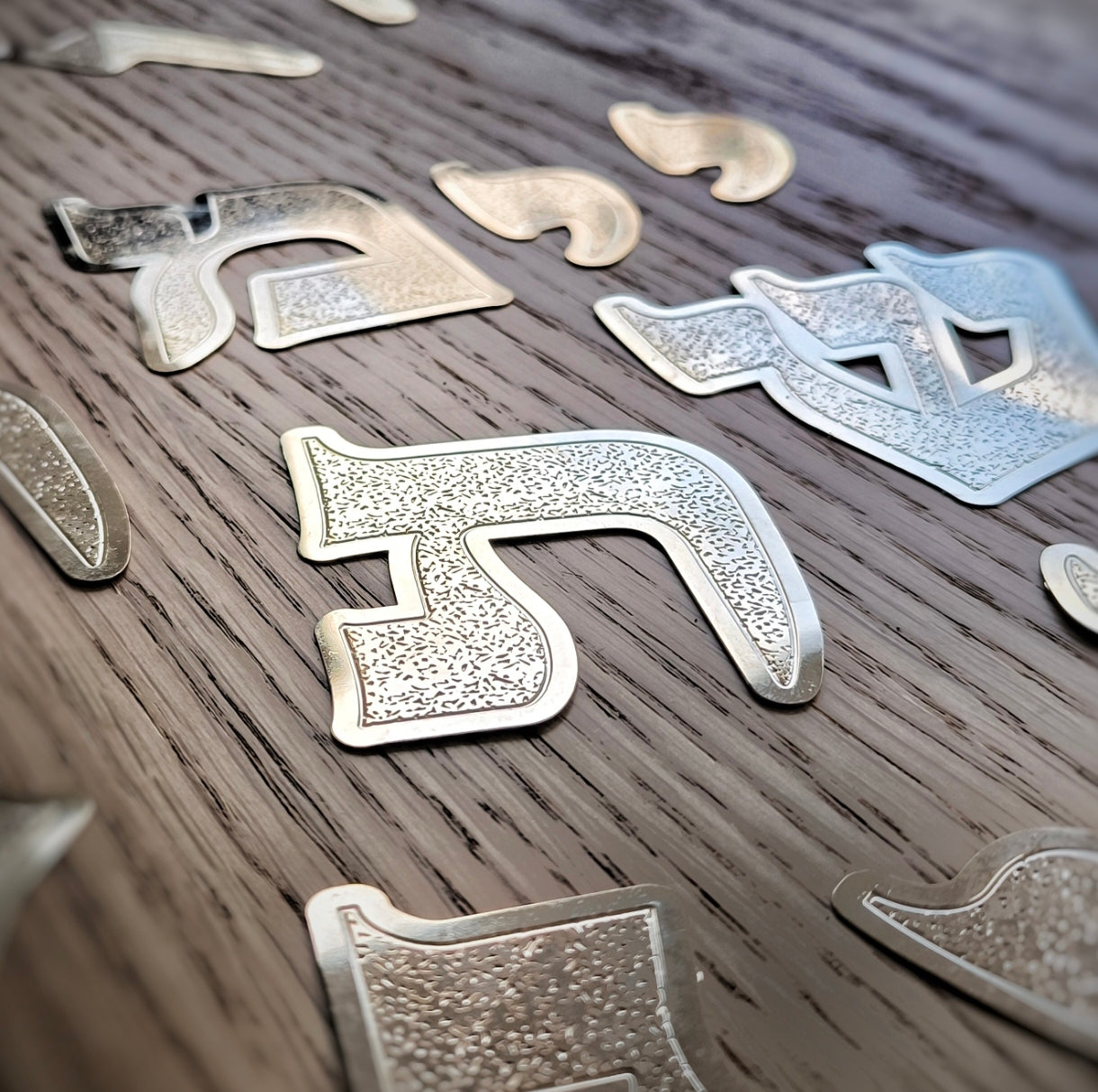 אותיות מתכת לדלת