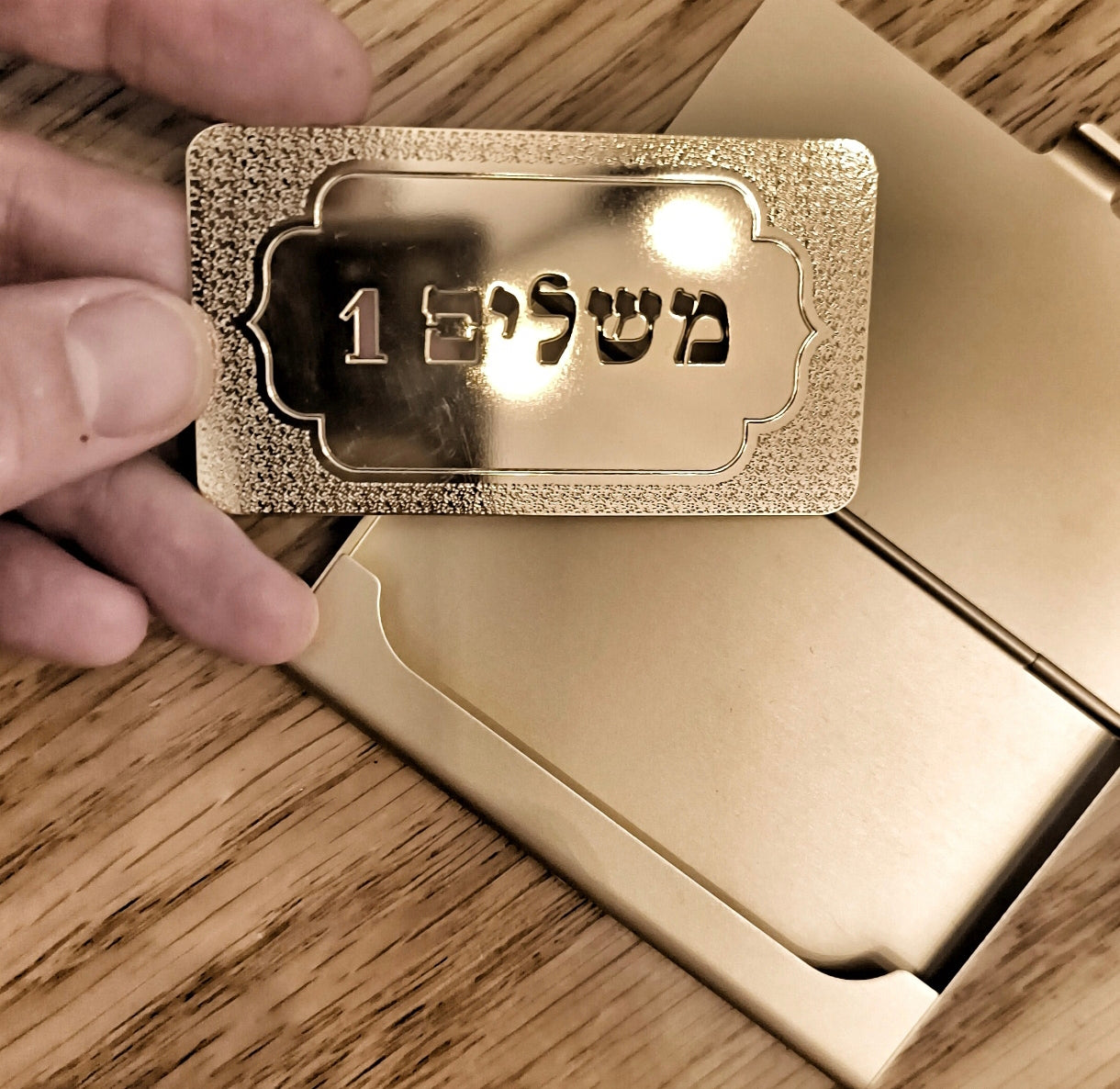 לוחיות עליה מעוצבות: חוויה רוחנית ויוקרתית לבית הכנסת