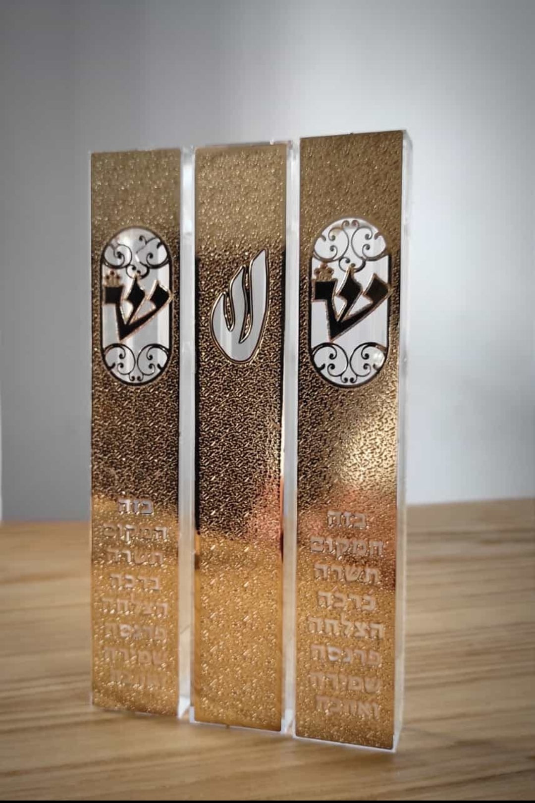בתי מזוזה מעוצבים בשילוב זהב מבית אספקלריה