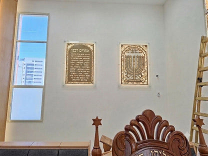 שלט למנצח צורת המנורה - ציפוי זהב 18K מבריק ומט | אספקלריה