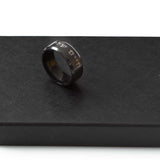 טבעת שחורה טיטניום עם חריטה
